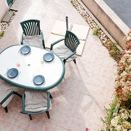 Pavillon 3 Pieces Avec Piscine Et Parking Proche Plages - Fr-1-409-226